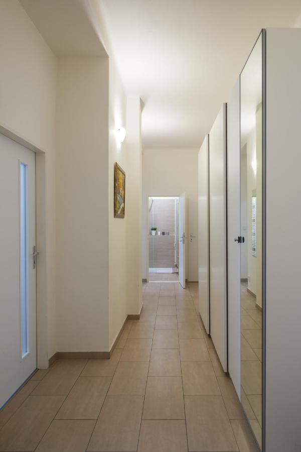 Homey Flat In Vinohrady By Days Apartamento